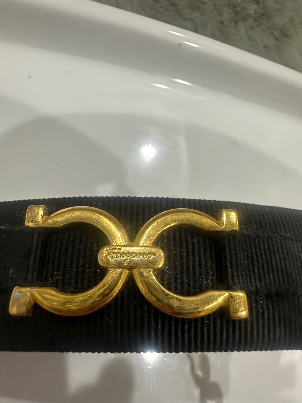 SALVATORE FERRAGAMO Black Hair Clip with Gold Double Gancio FERRAGAMO engraved - Picture 2 of 5